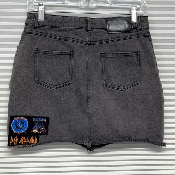 Junk Food Faded Black Def Leppard Patch Denim Jean Mini Skirt Size 5 - Picture 5 of 9